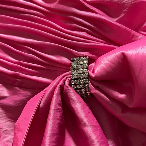 🩷Landa Formal Gown (Size 8)🩷 - Picture 4 of 16